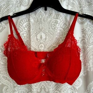 Red lace bra 34C